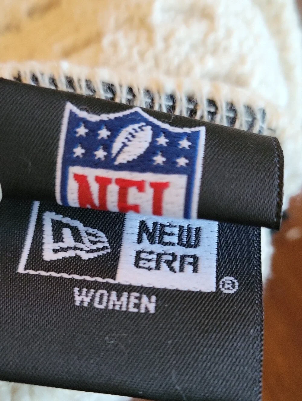 New Era Women's Cream Cable-Knit Pom Beanie Cap CHICAGO Bears NWT